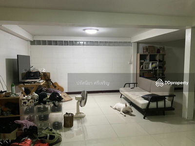 Single house behind The Ninth Mall, Seri Village, 100 sq m, 2 floors, 5 bedrooms, 3 bathrooms, good location, suitable for an office, residence, home office, Bangkok., Thailand Single house behind The Ninth Mall, Seri Village, 100 sq m, 2 floors, 5 bedrooms, 3 bathrooms, good location, suitable for an office, residence, home office, Bangkok., Thailand