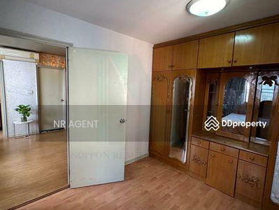 Lumpini Center Sukhumvit 77, Bangkok, Thailand Lumpini Center Sukhumvit 77, Bangkok, Thailand