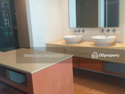 Ficus Lane, Bangkok, Thailand Ficus Lane, Bangkok, Thailand