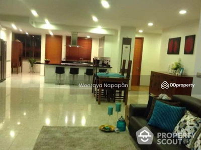 Ficus Lane, Bangkok, Thailand Ficus Lane, Bangkok, Thailand