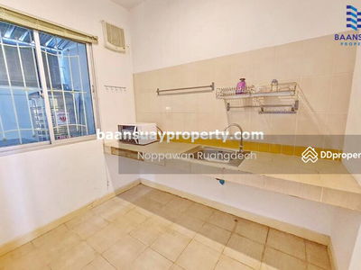 For rent, 3-story townhome, Srinakarin Road. Near Thanya Department Store, Bangkok, Thailand For rent, 3-story townhome, Srinakarin Road. Near Thanya Department Store, Bangkok, Thailand