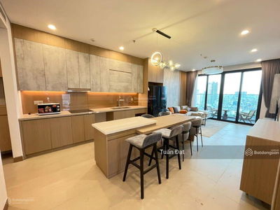 D'. Le Pont D'or - Hoang Cau, Vietnam D'. Le Pont D'or - Hoang Cau, Vietnam