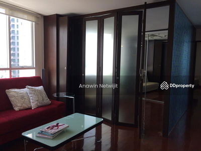 Urbana Langsuan, Bangkok, Thailand Urbana Langsuan, Bangkok, Thailand