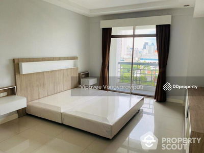 Royal Castle Sukhumvit, Bangkok, Thailand Royal Castle Sukhumvit, Bangkok, Thailand