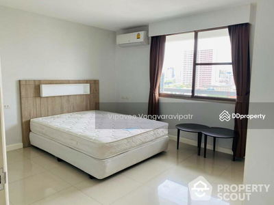 Royal Castle Sukhumvit, Bangkok, Thailand Royal Castle Sukhumvit, Bangkok, Thailand