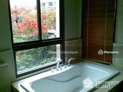 Vincente Sukhumvit 49, Bangkok, Thailand Vincente Sukhumvit 49, Bangkok, Thailand