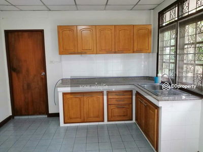 Lat Phrao 41, Bangkok, Thailand Lat Phrao 41, Bangkok, Thailand