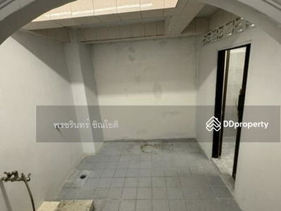 Commercial building near MRT Rama 9, Bangkok, Thailand Commercial building near MRT Rama 9, Bangkok, Thailand