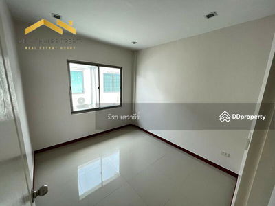 Townhouse for rent Two-story. next to the Naklua area, near Krating Lai Beach and Bang Lamung, Chon Buri, Thailand Townhouse for rent Two-story. next to the Naklua area, near Krating Lai Beach and Bang Lamung, Chon Buri, Thailand