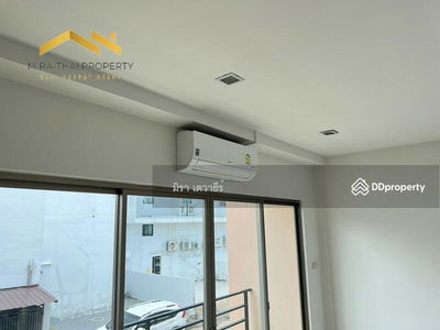 Townhouse for rent Two-story. next to the Naklua area, near Krating Lai Beach and Bang Lamung, Chon Buri, Thailand Townhouse for rent Two-story. next to the Naklua area, near Krating Lai Beach and Bang Lamung, Chon Buri, Thailand