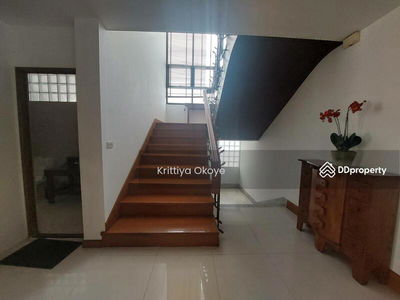 10110, Bangkok, Thailand 10110, Bangkok, Thailand