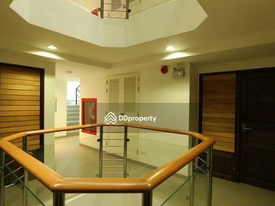 Aree Corner, Bangkok, Thailand Aree Corner, Bangkok, Thailand