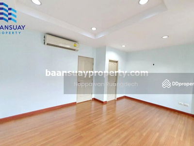 For rent, 3-story townhome with 5 air conditioners, Kaset-Nawamin Road, near Avenue Mall, Bangkok., Thailand For rent, 3-story townhome with 5 air conditioners, Kaset-Nawamin Road, near Avenue Mall, Bangkok., Thailand