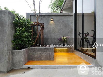 Large 2-Bedroom Townhouse, Bangkok, Thailand Large 2-Bedroom Townhouse, Bangkok, Thailand