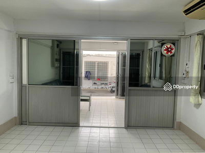 Townhouse 3 floors, 2 bedrooms, 2 bathrooms. Air conditioning in every room with a newly renovated living room on Chan Kao Road. (Soi Amorn) off Soi Suan Phul, Bangkok, Thailand Townhouse 3 floors, 2 bedrooms, 2 bathrooms. Air conditioning in every room with a newly renovated living room on Chan Kao Road. (Soi Amorn) off Soi Suan Phul, Bangkok, Thailand