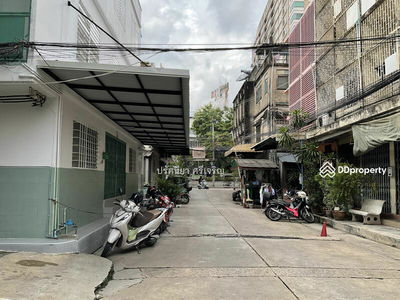 Townhouse 3 floors, 2 bedrooms, 2 bathrooms. Air conditioning in every room with a newly renovated living room on Chan Kao Road. (Soi Amorn) off Soi Suan Phul, Bangkok, Thailand Townhouse 3 floors, 2 bedrooms, 2 bathrooms. Air conditioning in every room with a newly renovated living room on Chan Kao Road. (Soi Amorn) off Soi Suan Phul, Bangkok, Thailand