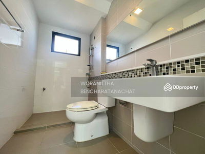 Manthana Lake Watcharapol, Bangkok, Thailand Manthana Lake Watcharapol, Bangkok, Thailand