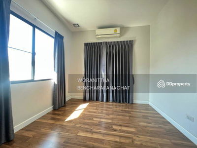 Manthana Lake Watcharapol, Bangkok, Thailand Manthana Lake Watcharapol, Bangkok, Thailand