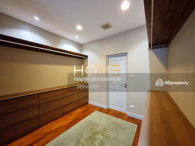 Grand Bangkok Boulevard Sathorn: Grand Bangkok Boulevard Sathorn, Bangkok, Thailand Grand Bangkok Boulevard Sathorn: Grand Bangkok Boulevard Sathorn, Bangkok, Thailand