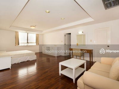 Krungthep Thani Tower, Bangkok, Thailand Krungthep Thani Tower, Bangkok, Thailand