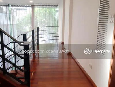 10110, Bangkok, Thailand 10110, Bangkok, Thailand