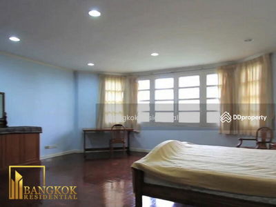 Townhouse in Compound, Bangkok, Thailand Townhouse in Compound, Bangkok, Thailand