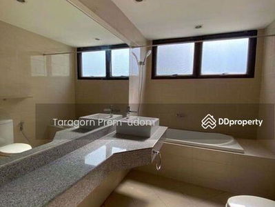 The Habitat Sukhumvit 53, Bangkok, Thailand The Habitat Sukhumvit 53, Bangkok, Thailand