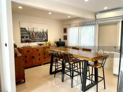 Townhouse on Pattanakarn 32, Bangkok, Thailand Townhouse on Pattanakarn 32, Bangkok, Thailand