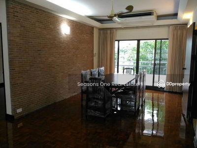 Charming soi 11 spacious bright breezy 3 bedrooms with lots of natural light. Low rise. Very homely, Bangkok, Thailand Charming soi 11 spacious bright breezy 3 bedrooms with lots of natural light. Low rise. Very homely, Bangkok, Thailand