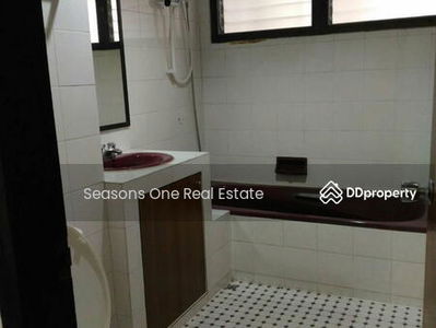 Charming soi 11 spacious bright breezy 3 bedrooms with lots of natural light. Low rise. Very homely, Bangkok, Thailand Charming soi 11 spacious bright breezy 3 bedrooms with lots of natural light. Low rise. Very homely, Bangkok, Thailand