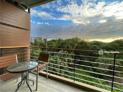 Green Lake Sriracha, Chon Buri, Thailand Green Lake Sriracha, Chon Buri, Thailand