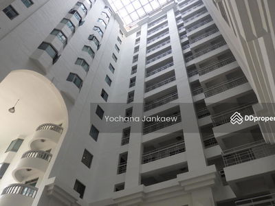 Royal Castle Sukhumvit, Bangkok, Thailand Royal Castle Sukhumvit, Bangkok, Thailand