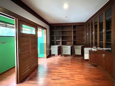 Single House with private pool for rent thonglor area, Bangkok, Thailand Single House with private pool for rent thonglor area, Bangkok, Thailand