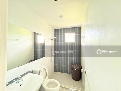 The Plant Onnut-Motorway, Samut Prakan, Thailand The Plant Onnut-Motorway, Samut Prakan, Thailand