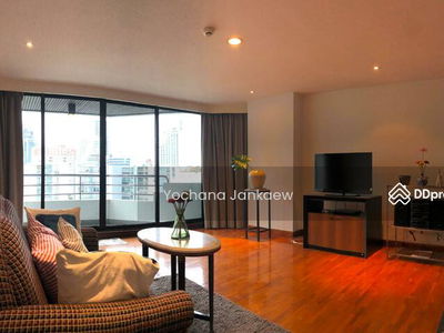 Lake Avenue Sukhumvit 16, Bangkok, Thailand Lake Avenue Sukhumvit 16, Bangkok, Thailand