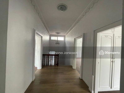 Spacious 5-Br House near BTS Thong Lor, Bangkok, Thailand Spacious 5-Br House near BTS Thong Lor, Bangkok, Thailand