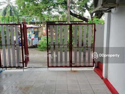 2-story townhouse, Ratchadaphisek Road 19, Chomphon Subdistrict, Chatuchak, Bangkok, Thailand 2-story townhouse, Ratchadaphisek Road 19, Chomphon Subdistrict, Chatuchak, Bangkok, Thailand