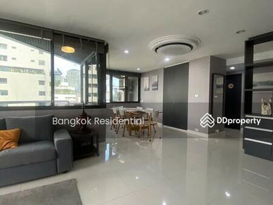 Lake Avenue Sukhumvit 16, Bangkok, Thailand Lake Avenue Sukhumvit 16, Bangkok, Thailand