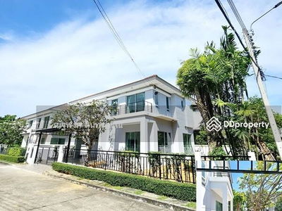 Nopparat Hospital, Fashion Island, MRT Ramindra Ring Road (2.5 km.), Bangkok, Thailand Nopparat Hospital, Fashion Island, MRT Ramindra Ring Road (2.5 km.), Bangkok, Thailand