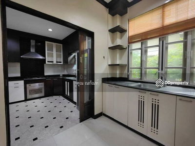 Single house, Sukhumvit 63, Bangkok, Thailand Single house, Sukhumvit 63, Bangkok, Thailand