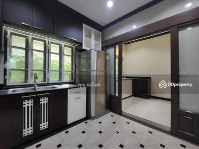 Single house, Sukhumvit 63, Bangkok, Thailand Single house, Sukhumvit 63, Bangkok, Thailand