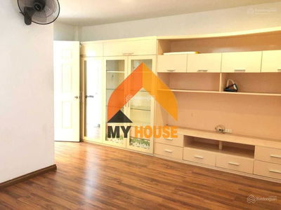 Gehäuse In Nha Be, Vietnam Gehäuse In Nha Be, Vietnam