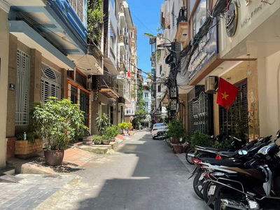 Housing in Hanoi, Vietnam  Housing in Hanoi, Vietnam