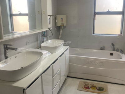 Swan Bay, Vietnam Swan Bay, Vietnam