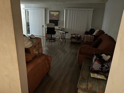 Barry Avenue, United States  Barry Avenue, United States