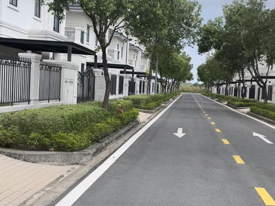 Swan Bay, Vietnam  Swan Bay, Vietnam