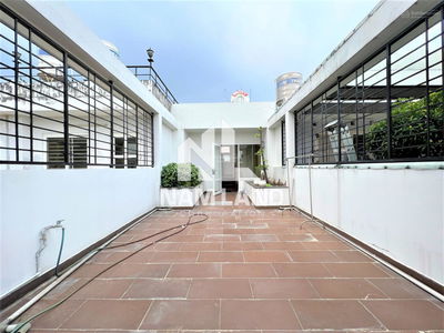 Gehäuse In Nha Be, Vietnam  Gehäuse In Nha Be, Vietnam