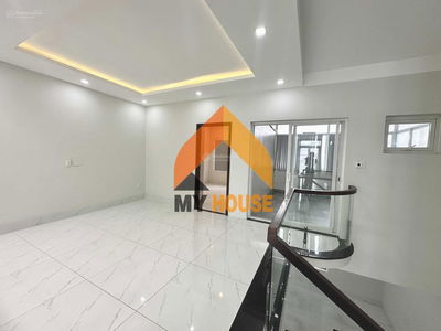 Gehäuse In Nha Be, Vietnam Gehäuse In Nha Be, Vietnam