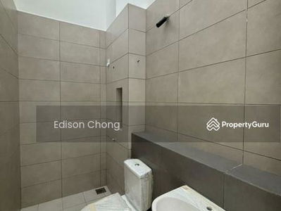 Robin @ Rimbayu, Malaysia Robin @ Rimbayu, Malaysia