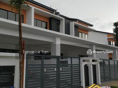 Robin @ Rimbayu, Malaysia Robin @ Rimbayu, Malaysia